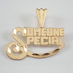 Dije vintage de oro amarillo de 14 quilates para alguien especial: colgante personalizado único para pulsera o collar