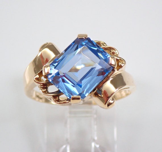 Antique Blue Gemstone Ring - Vintage Yellow Gold Solitaire Ring - 1940s Retro Gemstone Jewelry