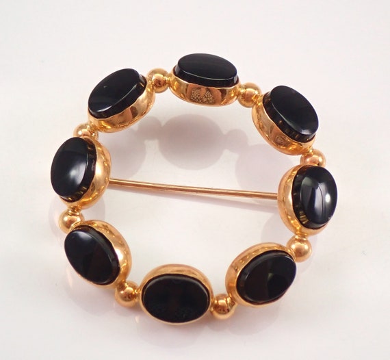 70s Vintage Onyx Circle Brooch - 14K Yellow Gold Black Gemstone Jewelry - Admark Designer