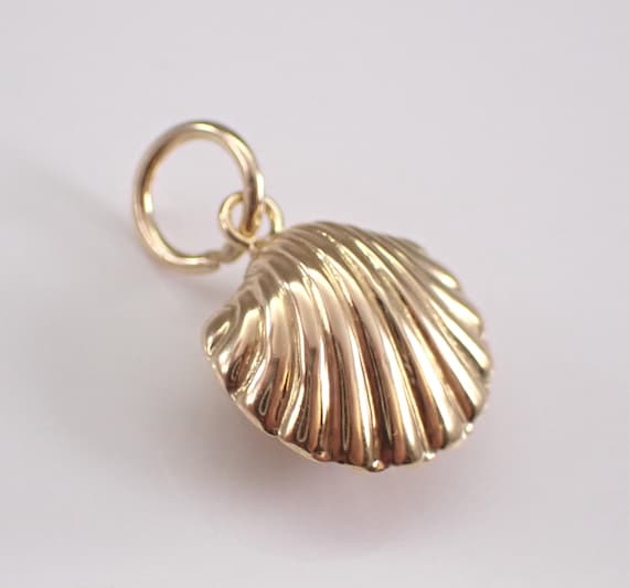 Vintage 14K Yellow Gold Clam Shell Charm, Estate Seashell Scallop Pendant for Necklace or Bracelet