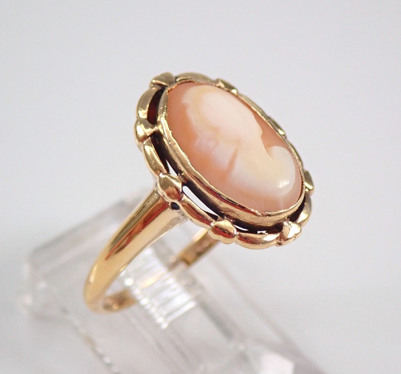 Vintage Solid Yellow Gold Cameo Ring, Antique Bezel Set Solitaire image 2