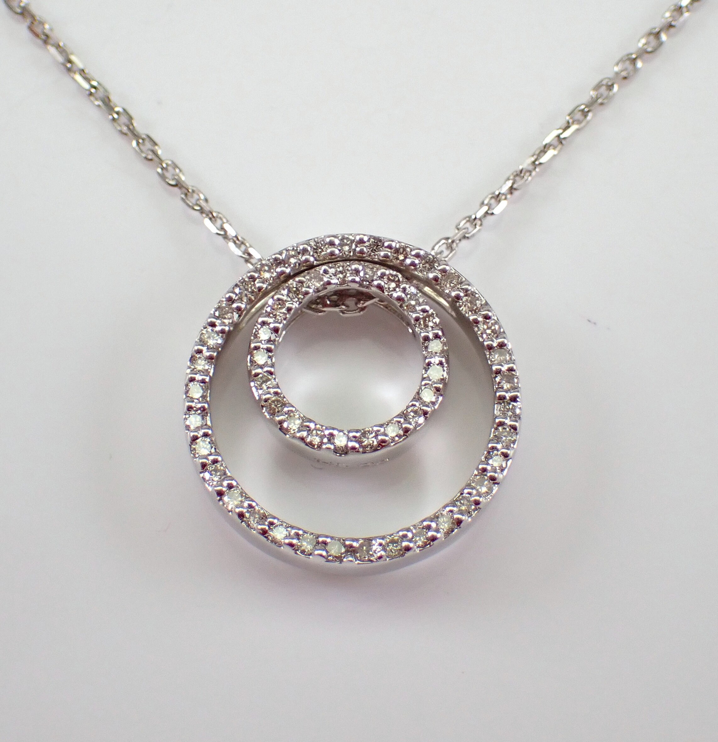 14 Karat White Gold 0.60 Carat Diamond Circle Pendant Necklace - WeilJewelry