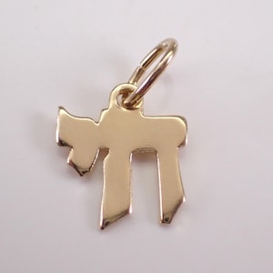 Vintage 14K geelgouden chai-bedel, unieke kleine joodse gelukshanger, uniseks religieus judaica-beschermingscadeau