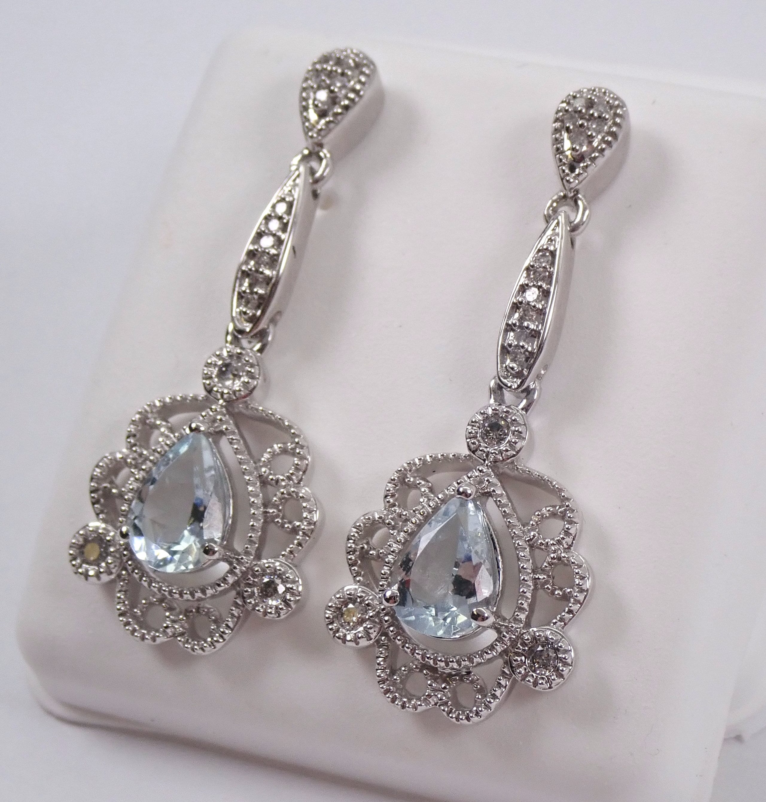 Vintage Style 14K White Gold Aquamarine and Diamond Dangle Drop