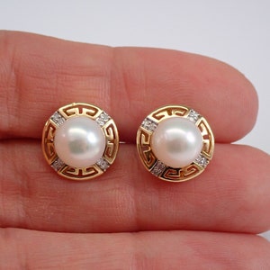 14k gold pearl studs
