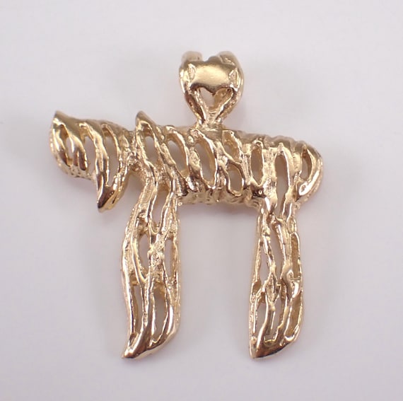 Vintage 14K Yellow Gold Chai Charm Pendant: Religious Jewish Good Luck Protection Gift
