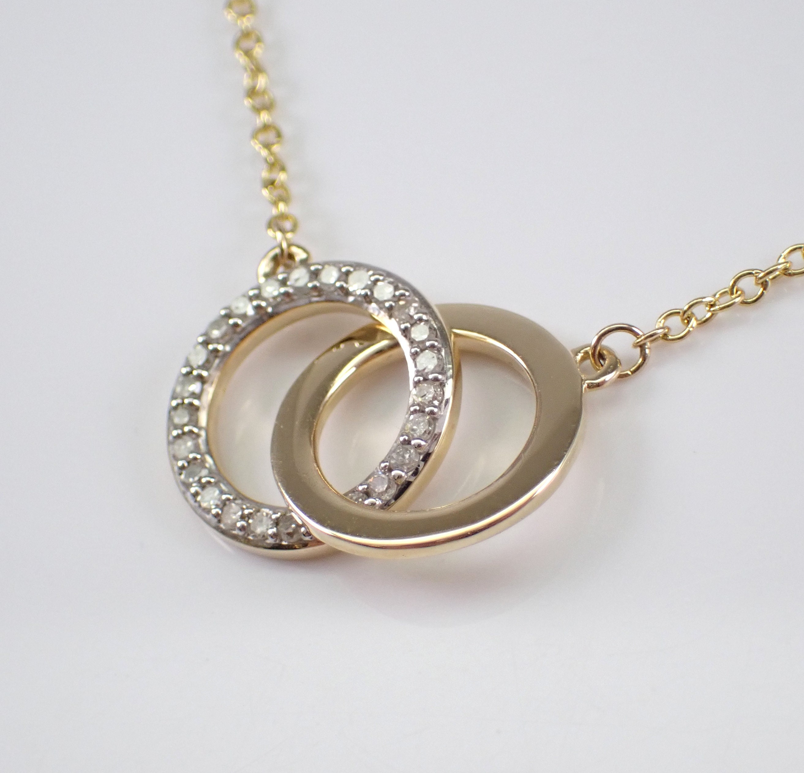 Diamond interlocking circle necklace best sale