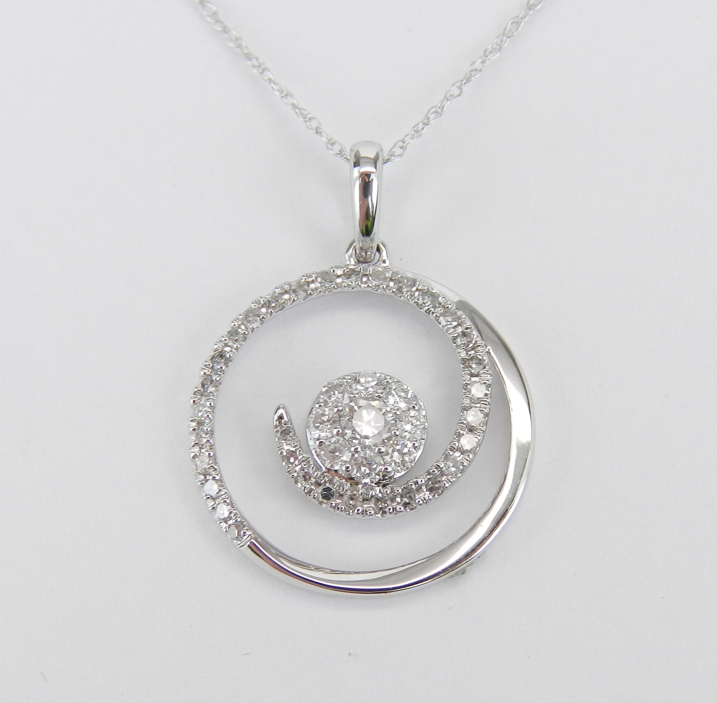 14K White Gold Diamond Cluster Circle Drop Pendant Wedding Necklace