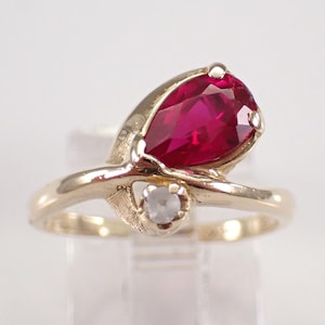 Vintage Yellow Gold Ruby Ring - Unique Gemstone Anniversary Band - July Birthstone Dainty Jewelry Gift