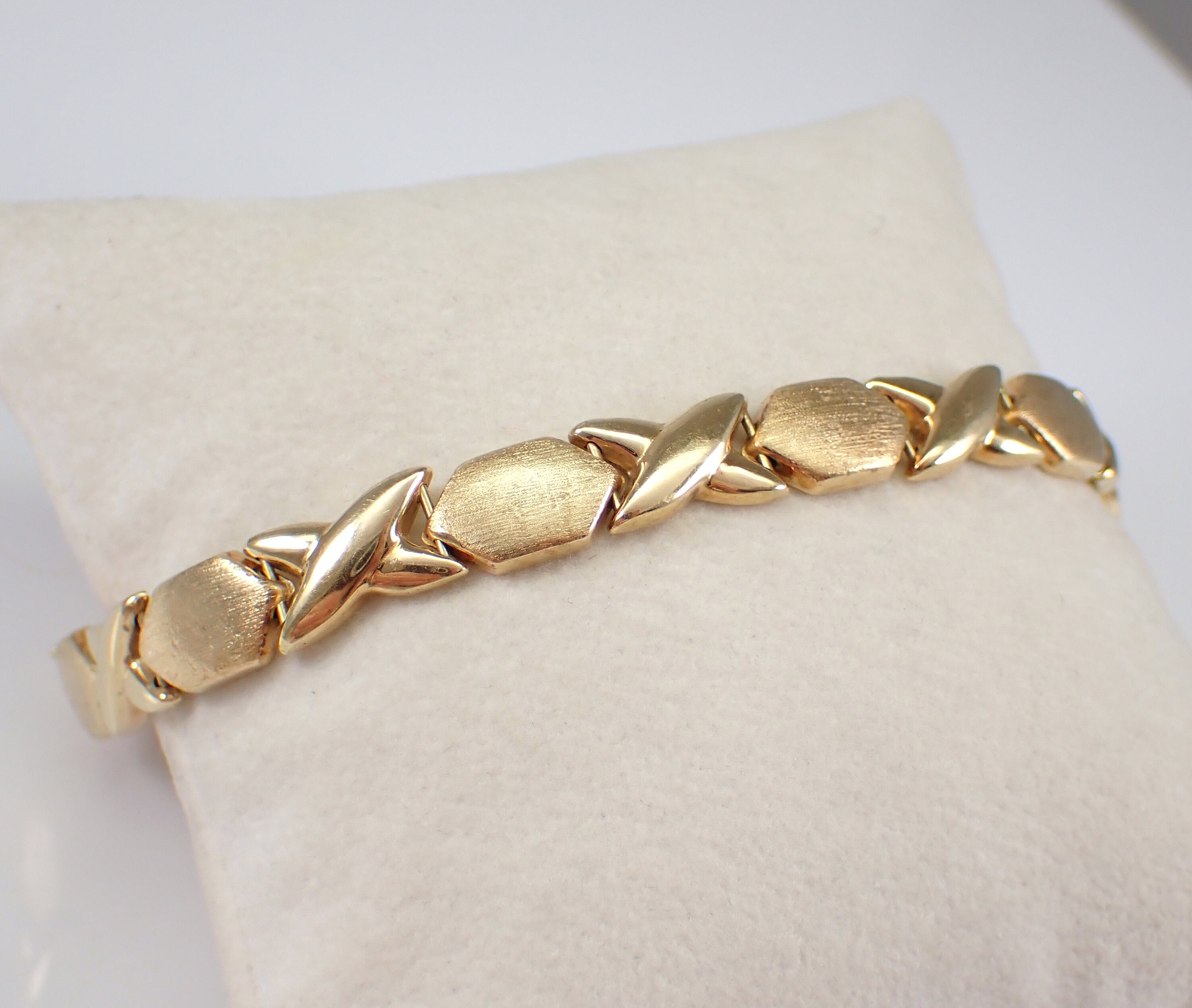 thumbnail image 2 of Diamond Cut Hugs & Kisses Jewelry Set – 14K Yellow Gold Plated Over 925 Sterling Silver 2 of 6