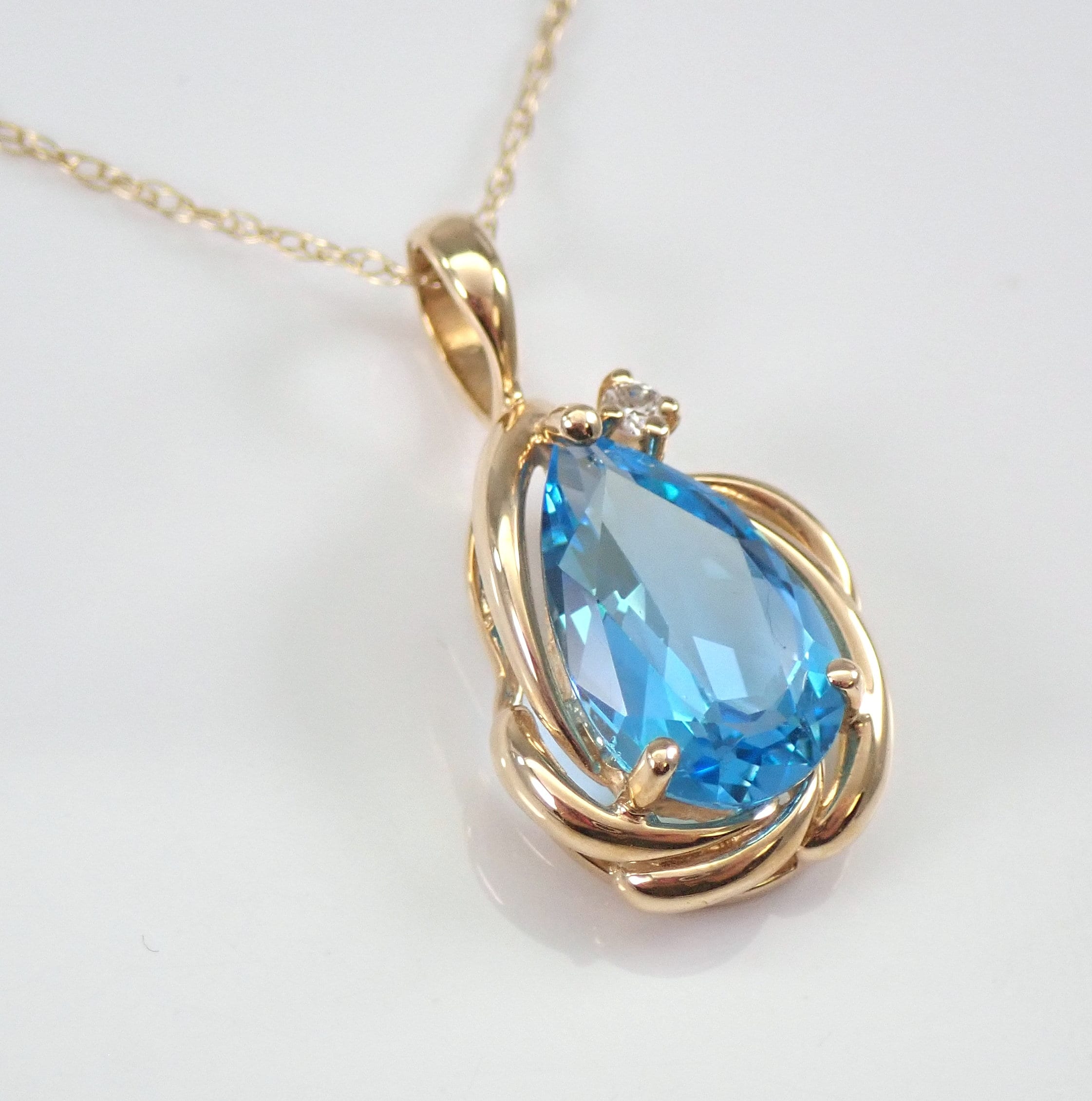 14K Yellow Gold Estate Blue Topaz and Diamond Pendant 18 Chain Necklace ...