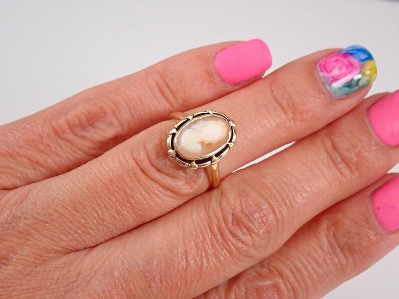 Vintage Solid Yellow Gold Cameo Ring, Antique Bezel Set Solitaire image 8