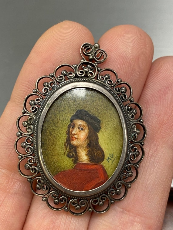 Pendant store to pin