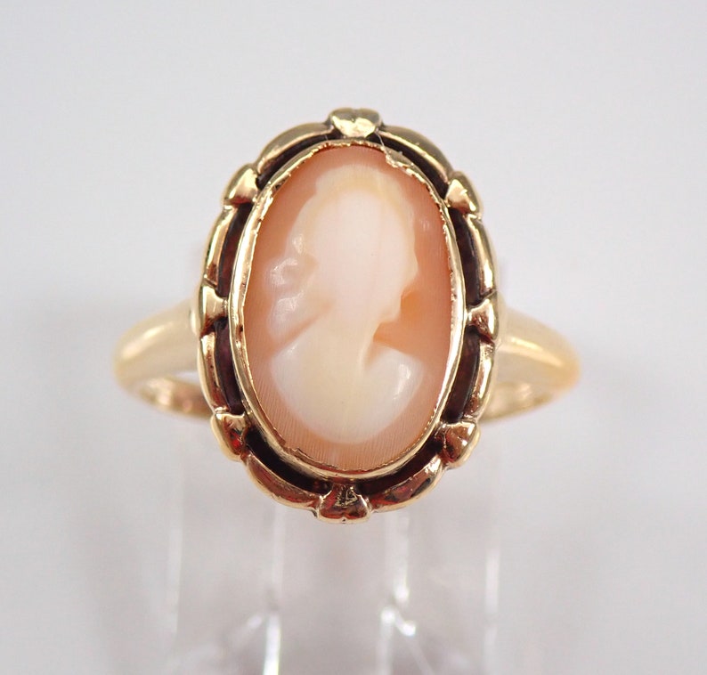 Vintage Solid Yellow Gold Cameo Ring, Antique Bezel Set Solitaire image 1