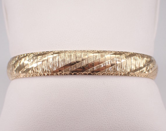 Vintage 14K Yellow Gold Flexible Bangle Bracelet: Unique Diamond Cut Omega Textured Cuff Link
