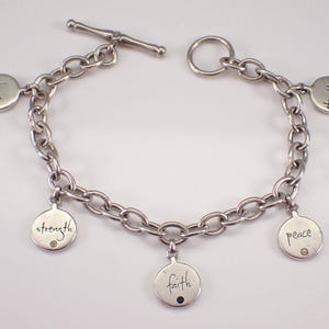 Pulseira vintage de prata esterlina com pingentes de disco graváveis, pingentes redondos de personagens asiáticos, amor, força, fé, paz, eternidade