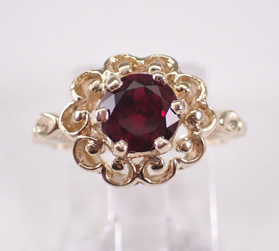 Vintage 14K Yellow Gold Garnet Flower Ring: Estate Solitaire Engagement Setting
