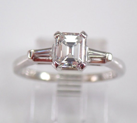 14K White Gold Three Stone Emerald Cut Diamond Engagement Ring Size 5.75 H VS1