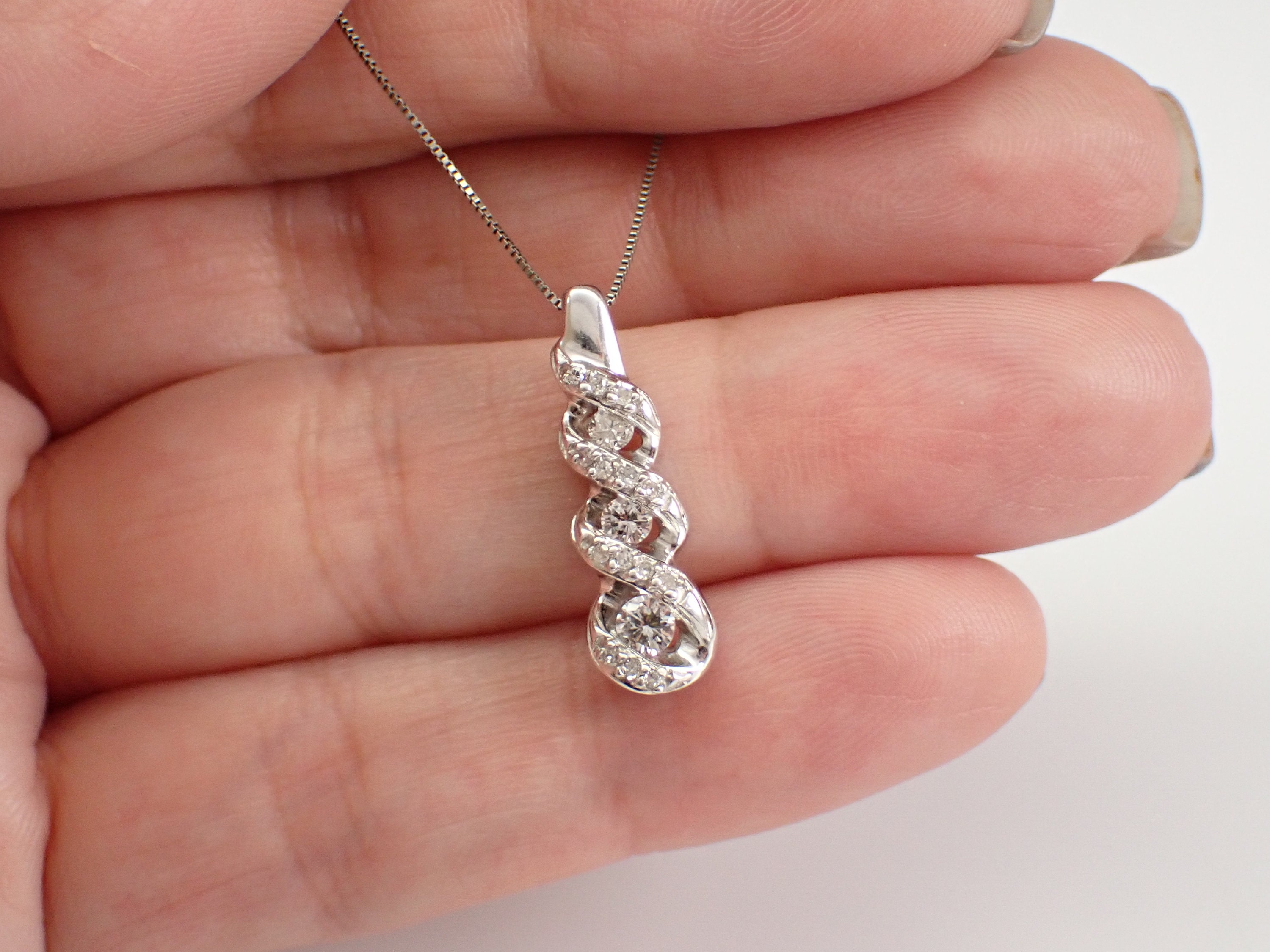 Past present future necklace on sale kay jewelers