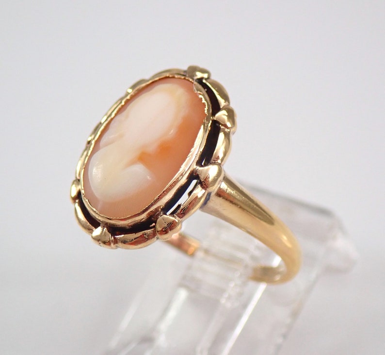 Vintage Solid Yellow Gold Cameo Ring, Antique Bezel Set Solitaire image 3