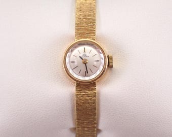 18K Yellow Gold Bucherer Watch: Vintage Dainty Ladies Wristwatch Bracelet
