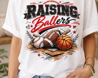 Raising Ballers PNG, sportmamma-tröjadesign, basebollfotbollsbasketgrafik, Varsity Sports-tryck, sublimeringsdigital nedladdning