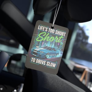 Auto-Liebhaber-Zitat Lufterfrischer für Männer / lustiges Auto-Duftzubehör, Kiefernneu-Auto-Schwarzeis-Duft, Geschenk für ihn, Road Trip-Auto-Dekor Bild 1