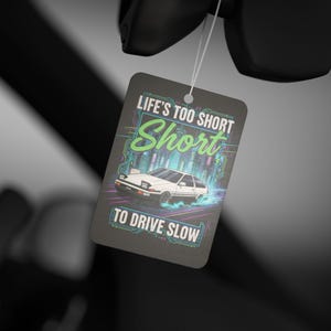 Ambientador con frase "Amante de los coches" para hombre / Accesorio divertido con aroma a coche, fragancia de pino y hielo negro para coche nuevo, regalo para él, decoración para coche para viajes por carretera imagen 2