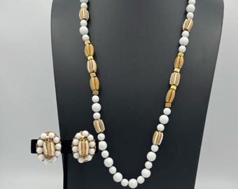 1950er Jahre seltenes Miriam Haskell Milchglas Collier und Ohrring Set