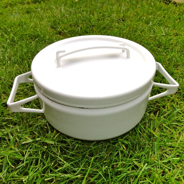 White Enamel Pot by Seppo Mallat Vintage by Arabia Finel (Finland)