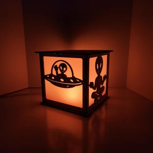 Alien UFO Lantern – Sci-Fi Wood Mood Light – RGB LED Desk Decor – Ufo Abduction Theme – Space Gift – Handmade Lighted Lantern
