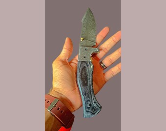 Damascus Steel Folding Knife with Natural Wood Handle – Handcrafted Pocket Knife