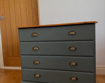 Upcycled Vintage Kommode – Handbemalte Kommode mit Holzaufsatz – Rustikale, moderne Schlafzimmer Aufbewahrung