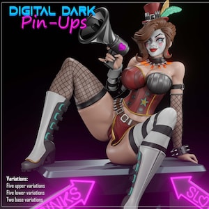 Puede incluir: Una taza de cerámica blanca con asa negra y el texto "But First, Coffee" en negrita negra. La taza se encuentra sobre un fondo borroso, sugiriendo un ambiente acogedor.