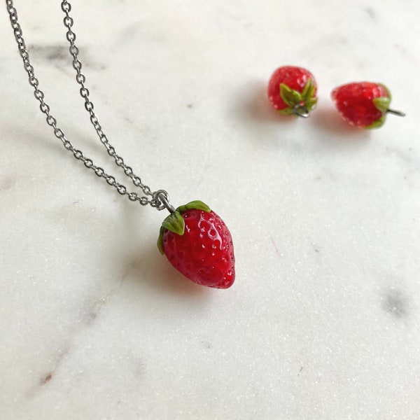 Collier fraise en verre / Verre soufflé / Collier fruit fraise / Bijoux fruits / Collier végétalien / Bijoux baies