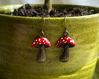 Boucles d’oreilles Magic Mushroom / Champignon Fée / Agaric Mouche / Champignons Tachetés Rouge Blanc Tiny Mushroom Collier / Champignon Cadeau / Champignons