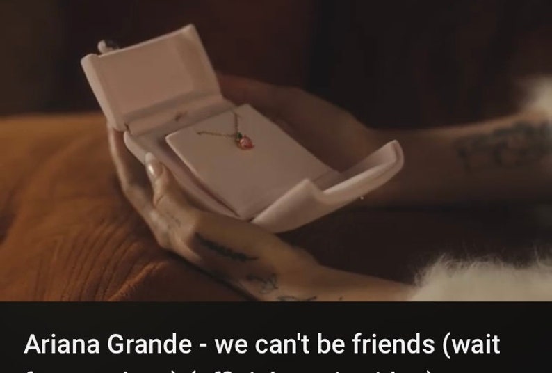 ORIGINAL Ariana Grande Pfirsich Halskette / Obstschmuck / Obst Halskette / We Can't be Friends Halskette / Pfirsiche / Ari Peach Halskette Bild 6