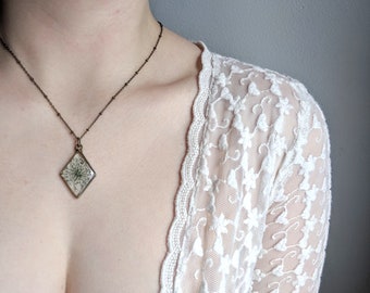Dried Flower Necklace - Queen Annes Lace - Botanical Jewelry - Green Plant Necklace - Pressed Flower - preserved plant