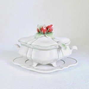 Vintage Tureen with Strawberry Finial, Matching Underplate and Ladle,White Ceramic Soup Tureen, Farmhouse Kitchen, Cottagecore,Made in Italy