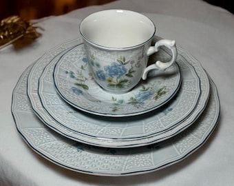 Vintage Mikassa Precious Blue Michelle D 2501, 5 Piece Place Setting
