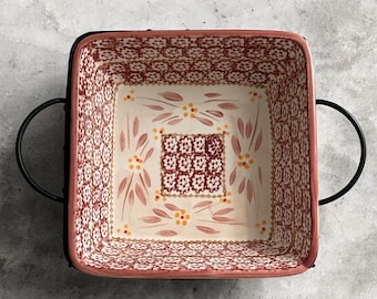 Temp-Tations By Tara Old World Cranberry 1.5 Qt. Square Baking Dish with Serving Rack.