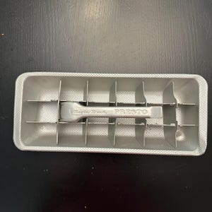 Vintage Magic Touch Presto Aluminum 18-Cube  Ice Tray.