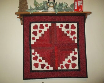 Log Cabin with Hearts, 35 inch Square, Free Shipping, Decorator quilt 013-01