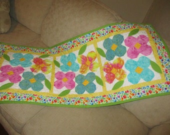Spring Floral Runner, Free Shipping, Floral quilt 044-02