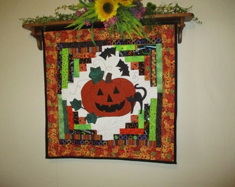 Log Cabin for Halloween,  Free Shipping, Decorator quilt 0729-01