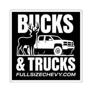 Peut inclure: Autocollant noir et blanc avec une silhouette de cerf et un pick-up blanc. Le texte "BUCKS & TRUCKS" est au-dessus de l'adresse du site Web "FULLSIZECHEVY.COM". Le design est sur fond noir.