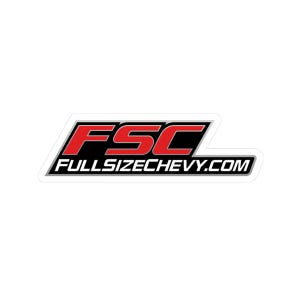 Peut inclure: Un autocollant blanc avec un logo rouge et noir. Le logo affiche les lettres "FSC" au-dessus de "FULLSIZECHEVY.COM" en noir. Le logo est encadré de noir et de blanc.