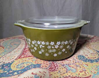 1 qt Vintage Pyrex in Spring Blossom Green Crazy Daisy w/ Lid - 473 Cinderella Round Casserole Dish