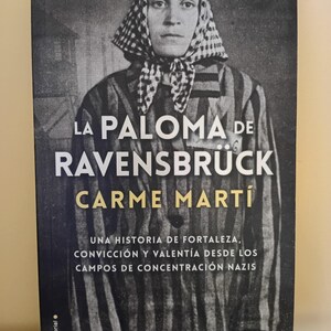 La Paloma de Ravensbrück x Carme Marti - Paperback en Español!