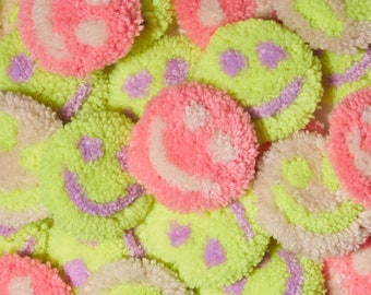 Tufted Happy Face Magnet, mini rug, smiley face, graduation gift, birthday present, y2k aesthetic.